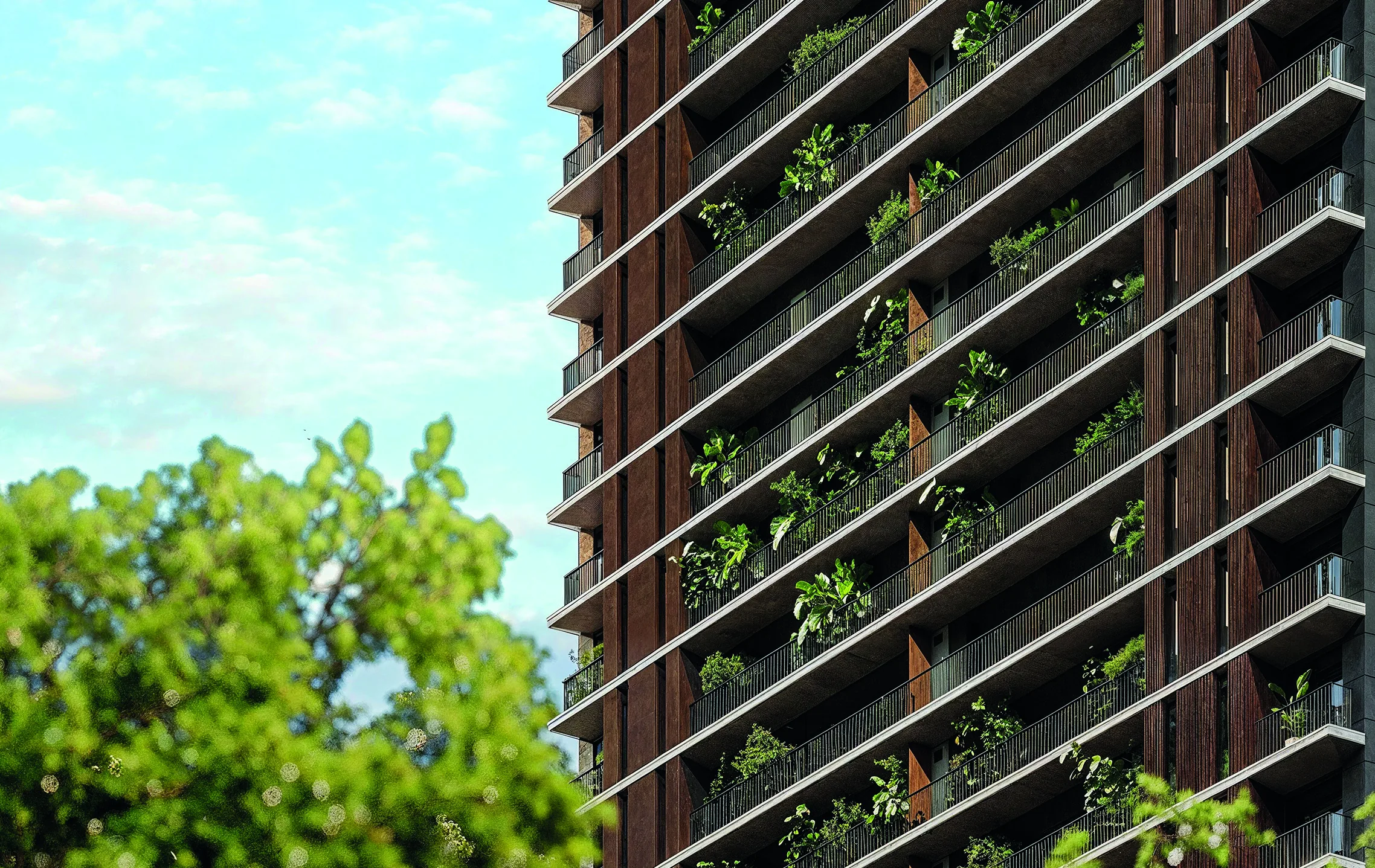 Fachada do NAEEM com varandas-jardim verticais